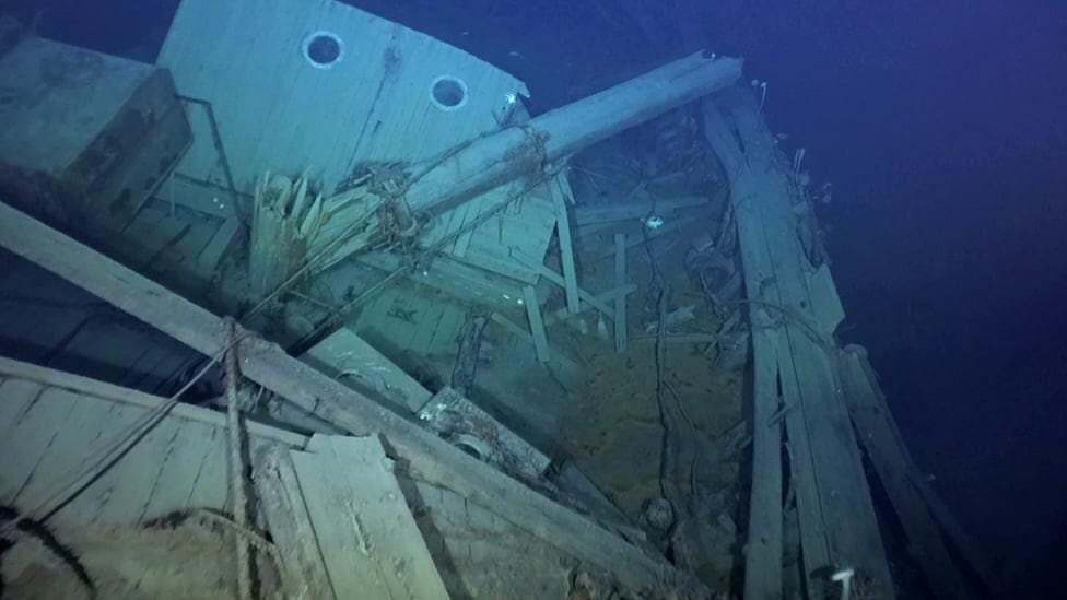 Barco perdido en la Antártica