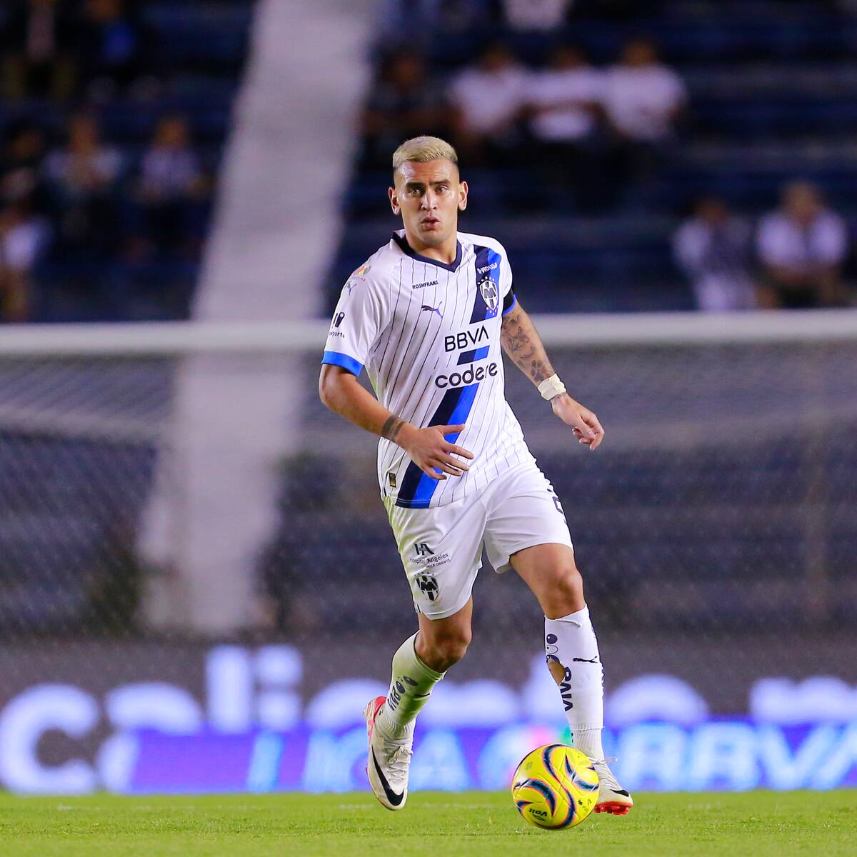 Salió humo blanco: Colo Colo abrochó a Sebastián Vegas como su tercer refuerzo para la temporada 2025