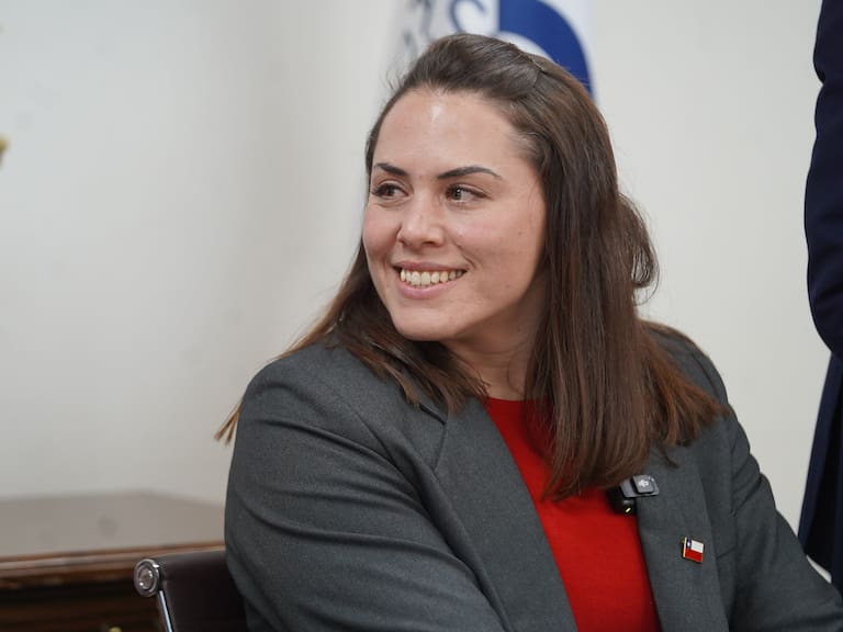 Revelan video de la Ministra Duco del día en que se la acusa de mal uso de vehículo fiscal: esta fue la justificación presentada ante Contraloria