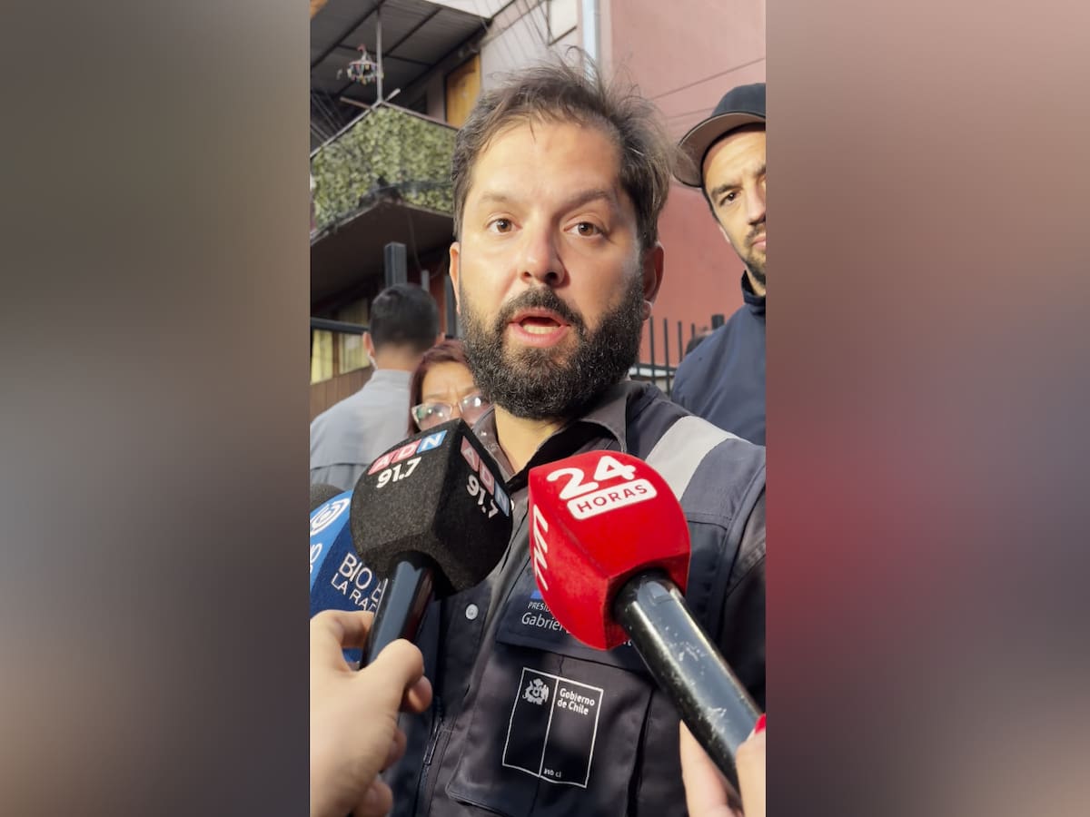 Presidente Boric recorre zonas anegadas de Maipú tras inundaciones y detalla apoyo económico a familias