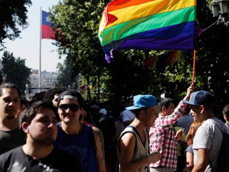 Pareja denuncia a Gendarmería por homofobia