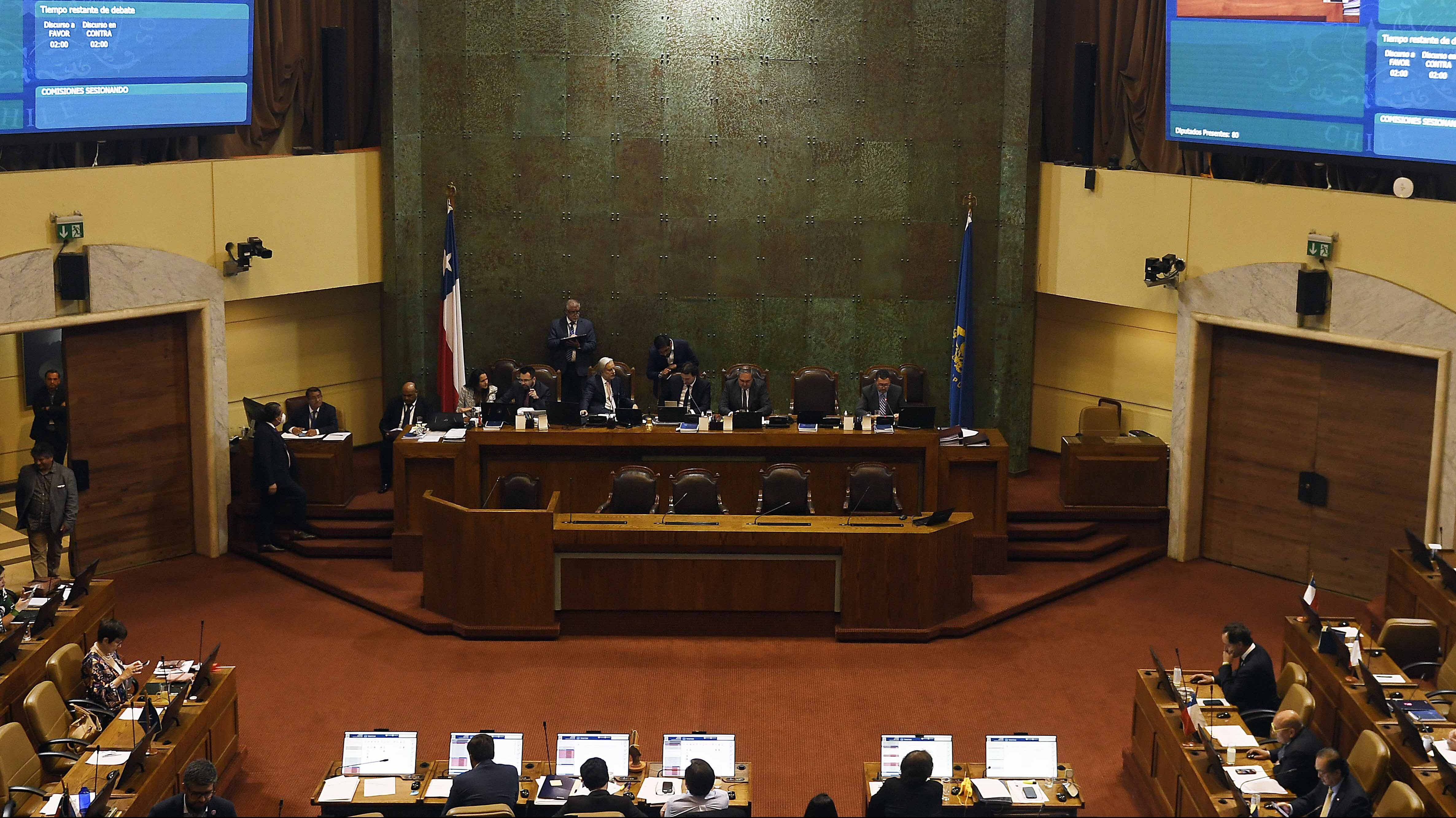 05 de ABRIL/VALPARAISOHemiciclo , durante la sesión de la camara de diputados en el congreso nacional de valparaiso .
FOTO: PABLO OVALLEISASMENDI/AGENCIAUN