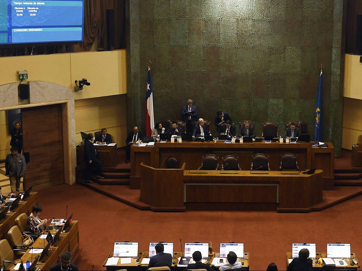 Congreso se prepara para despachar proyecto de 40 horas laborales y analiza los posibles efectos de un sexto retiro