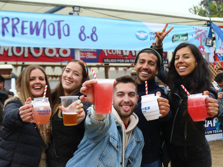 17 de SEPTIEMBRE de 2023 / SANTIAGO
Se realizan las tradicionales fondas por Fiestas Patrias al interior del Parque O’Higgins, en donde asisten cientos de personas para celebrar la independencia del país.
FOTO: JESÚS MARTÍNEZ / AGENCIAUNO