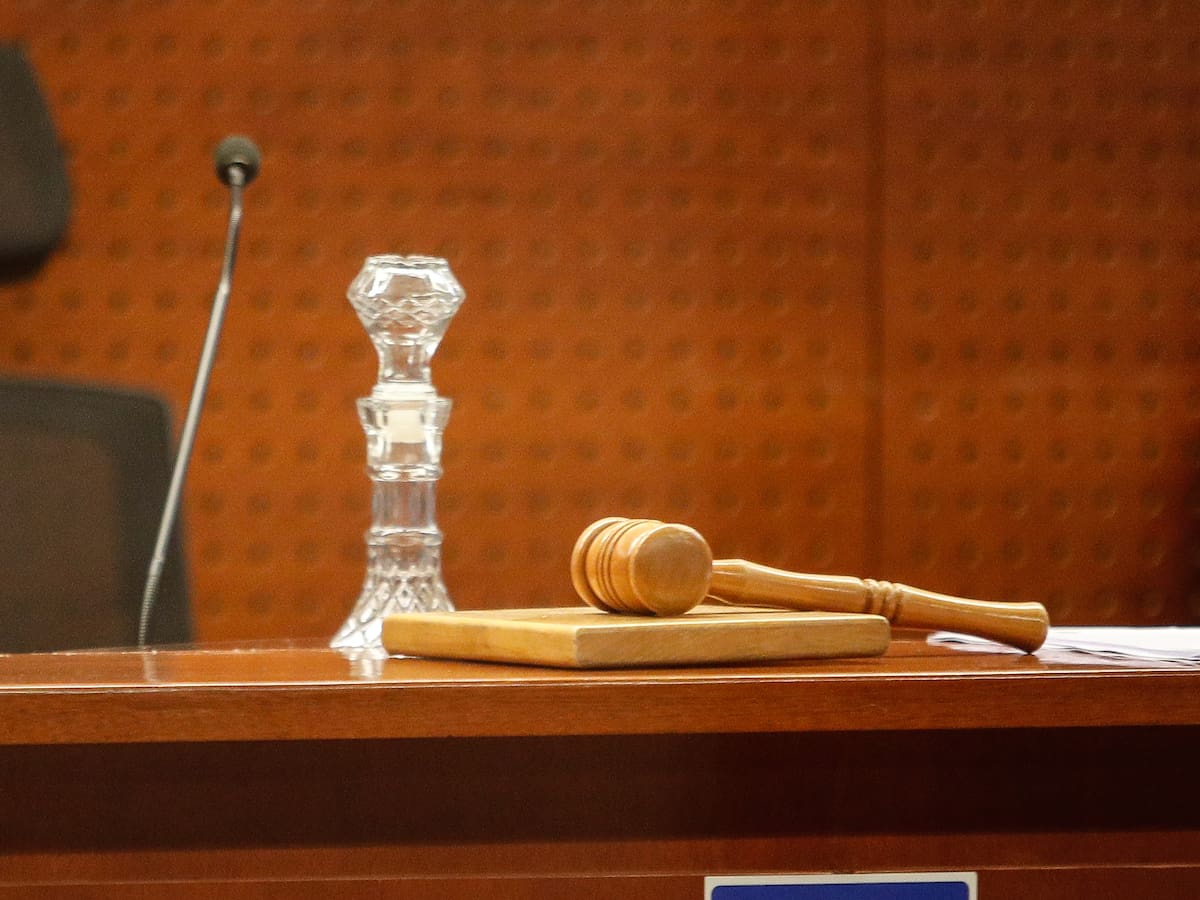 Condenan a 15 años de carcel a padrastro por violación y abuso sexual reiterado de su hijastra