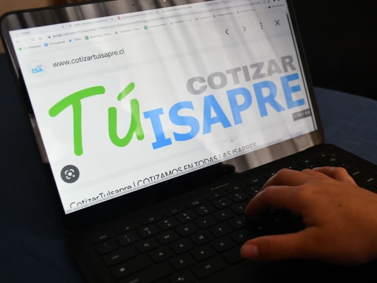 El 73% de los chilenos está en desacuerdo con que se perdone el pago de las Isapres, según Cadem