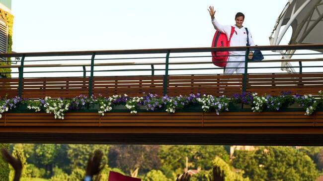 Roger Federer se operará por tercera vez la rodilla y no volverá a jugar por el resto del año