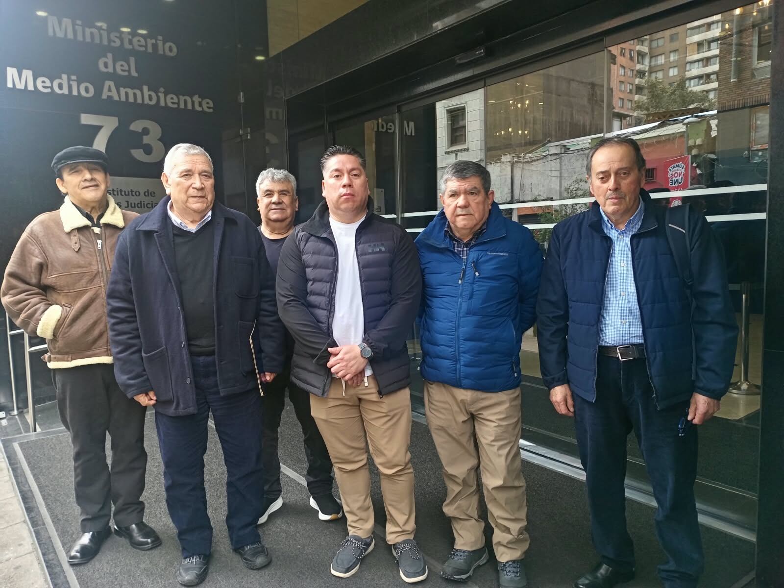 Los dirigentes de la macrozona sur austral de la pesca artesanal en el Ministerio del Medio Ambiente