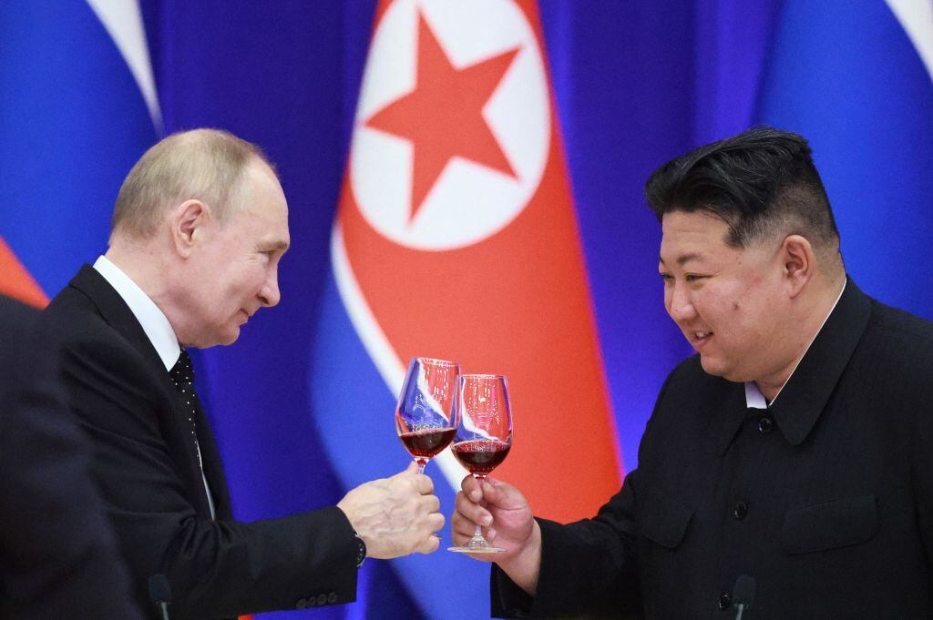 Vladimir Putin reunido con Kim Jong Un antes de firmar un acuerdo de seguridad bilateral en la ciudad de Pyongyang en Corea del Norte