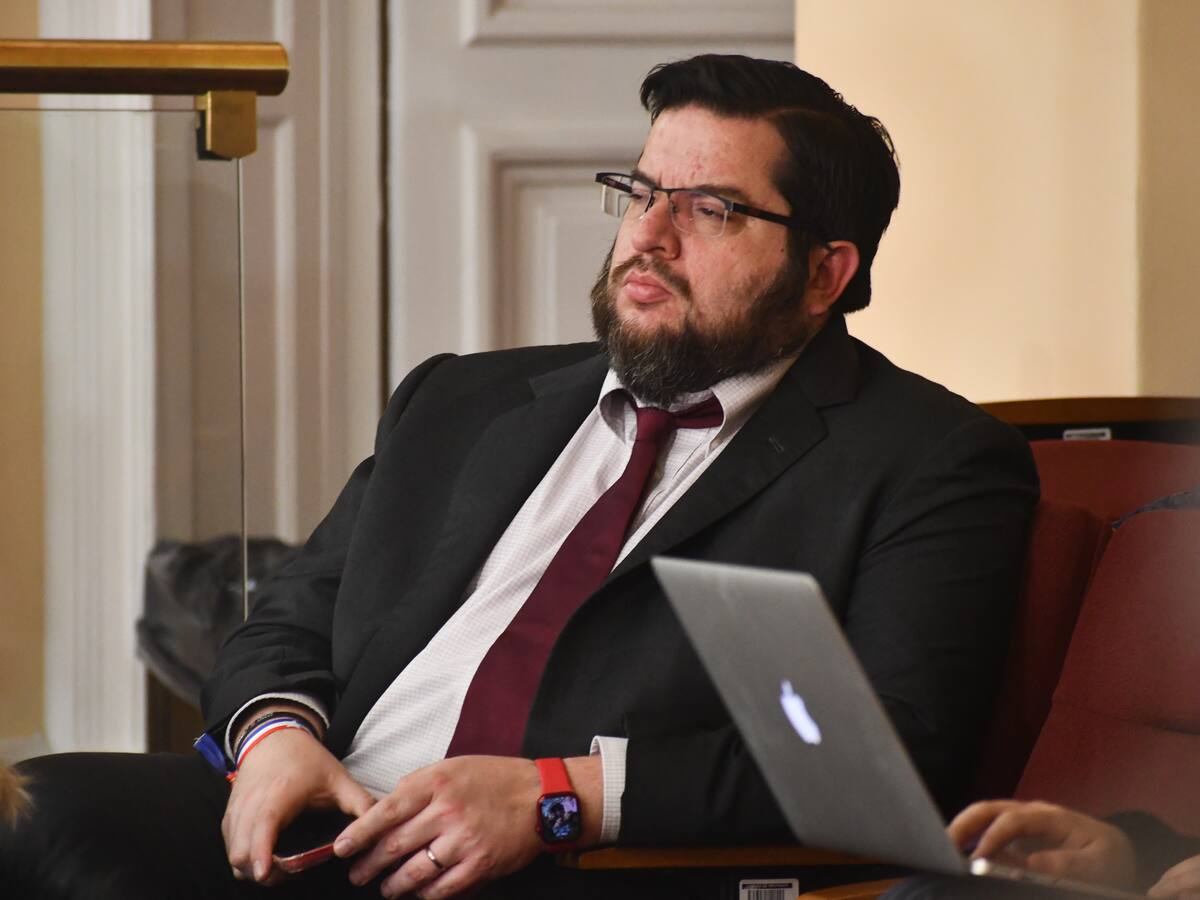 Tras tildar de “parásitos” a funcionarios del Estado: el pasado público de Cristián Valenzuela, principal asesor de Kast