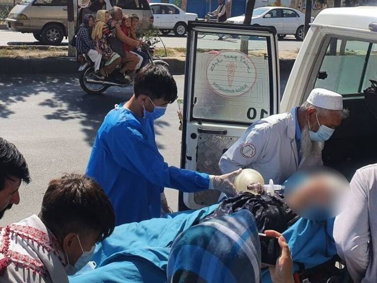 Atentado suicida en centro educativo de Kabul deja más de 20 personas muertas