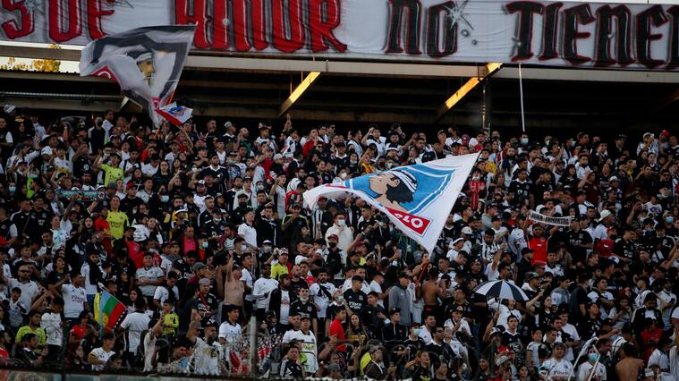 Hinchas de Colo Colo rompen reja en la previa de duelo ante River Plate
