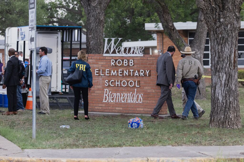 Policía y autoridades indagan sobre matanza en un colegio de Uvalde