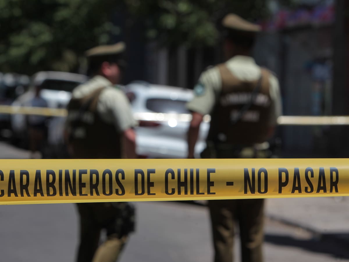 Cinematográfica persecución en La Reina deja dos detenidos: intentaron escapar con millonario botín por los techos