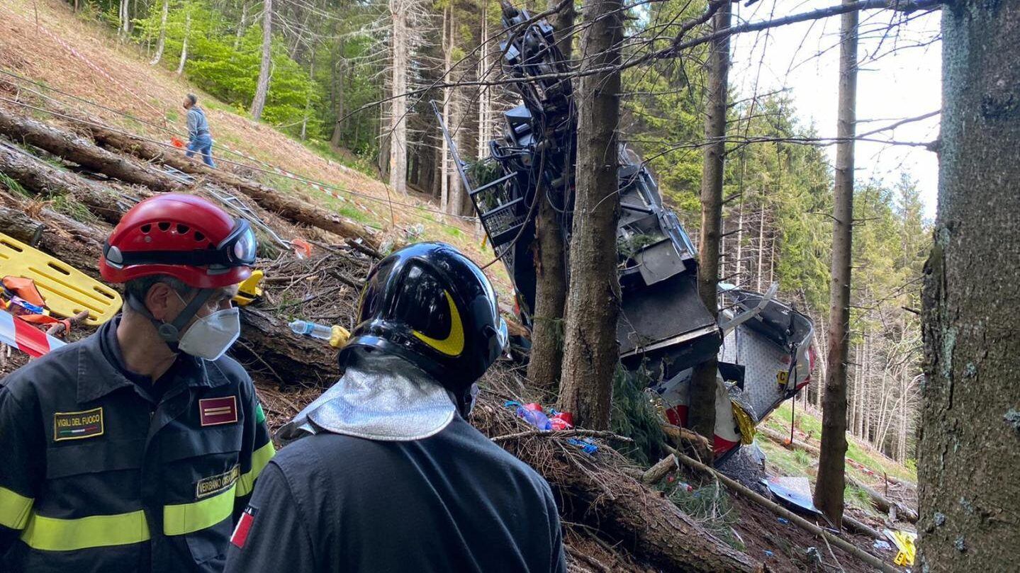 14 personas murieron en accidente en teleférico en Italia