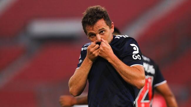 06 DE FEBRERO DE 2021/SANTIAGOEl jugador Walter Montillo (i) marca el uno a cero frente a Union Espaola, durante el partido valido por trigsima segunda fecha del Campeonato Nacional AFP PlanVital 2020, entre Universidad de Chile y Unin Espaola, disputado en el Estadio Nacional.
FOTO: SEBASTIçN ORIA/AGENCIAUNO