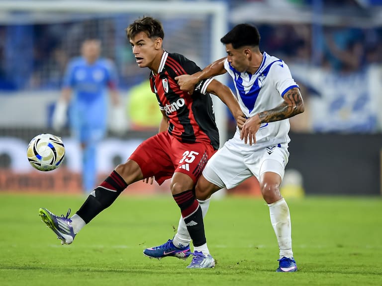 Fue campeón en Colo Colo y expresó su admiración por un jugador de la U: “Hace muy bien el trabajo de tapón y doble cinco”