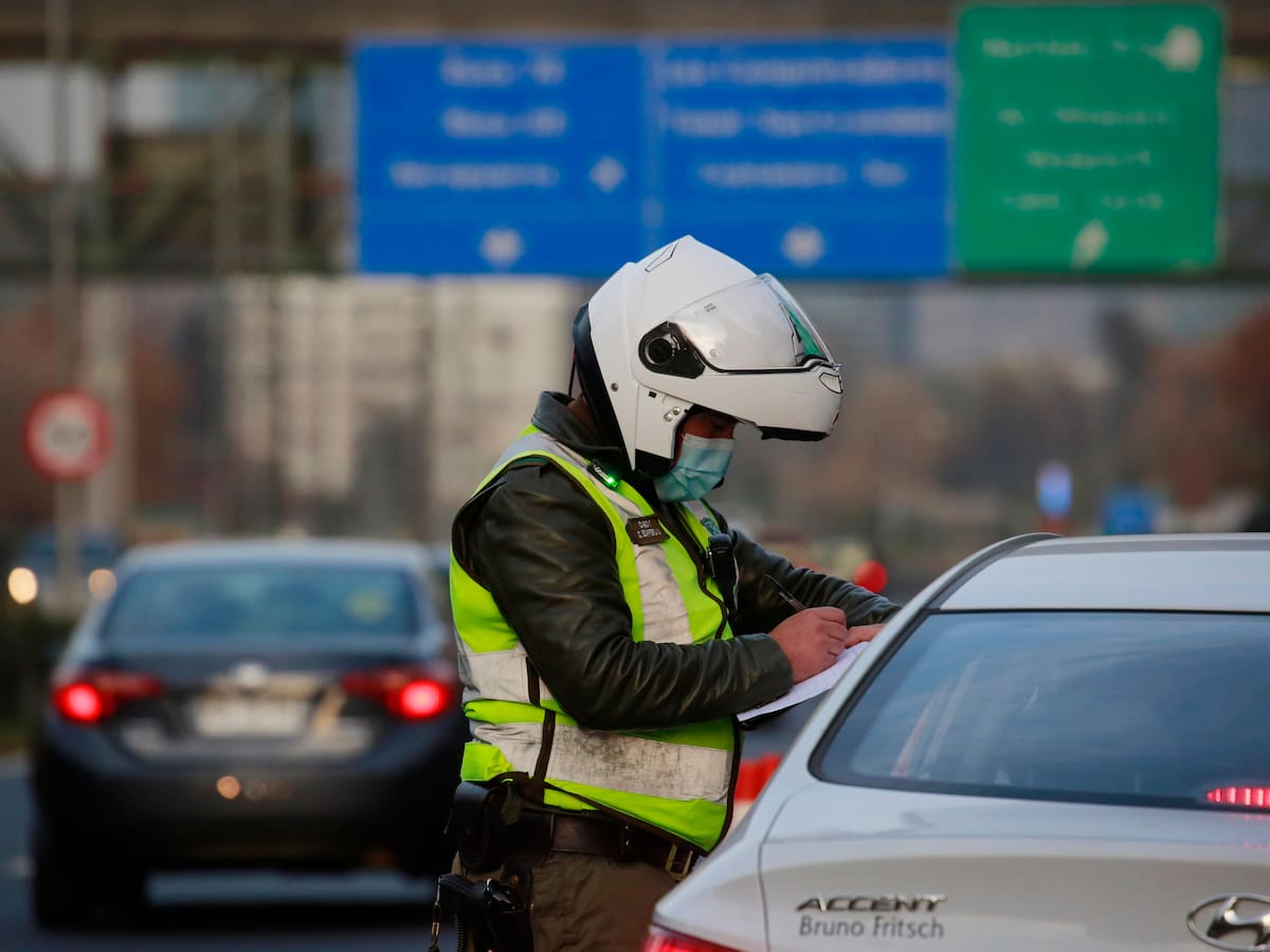 Contraloría revela fallas graves en los controles vehiculares de Carabineros: 626 autos robados no fueron recuperados
