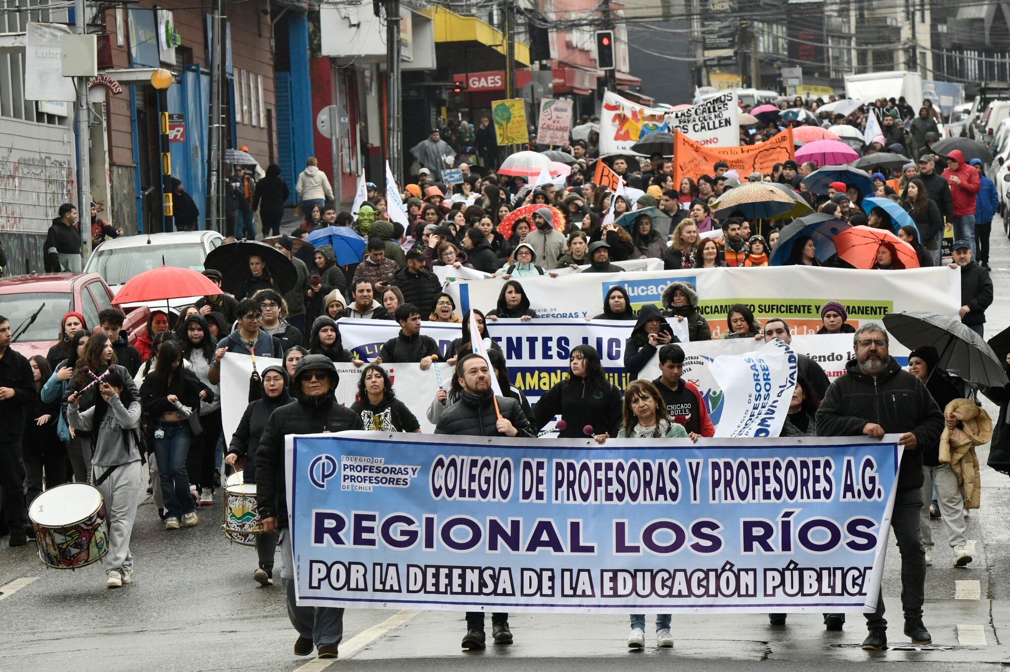 15 de Mayo 2025/ VALDIVIAMarcha colegio de profesores en la ciudad.MIGUEL ANGEL BUSTOS / UNO NOTICIAS