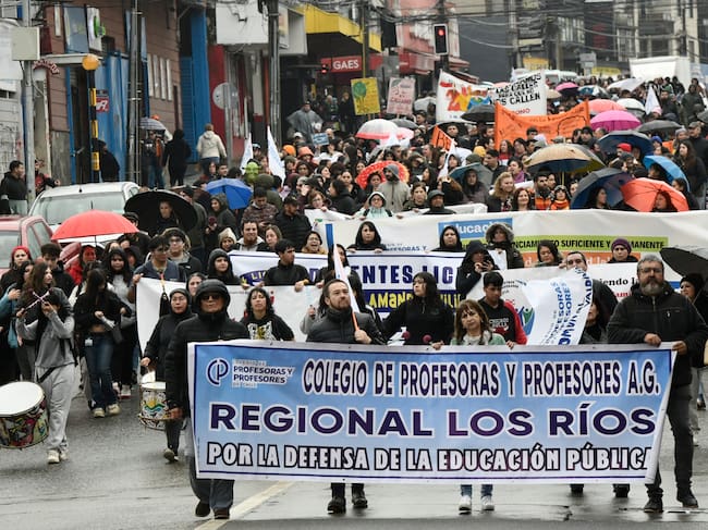 15 de Mayo 2025/ VALDIVIA
Marcha colegio de profesores en la ciudad.
MIGUEL ANGEL BUSTOS / UNO NOTICIAS