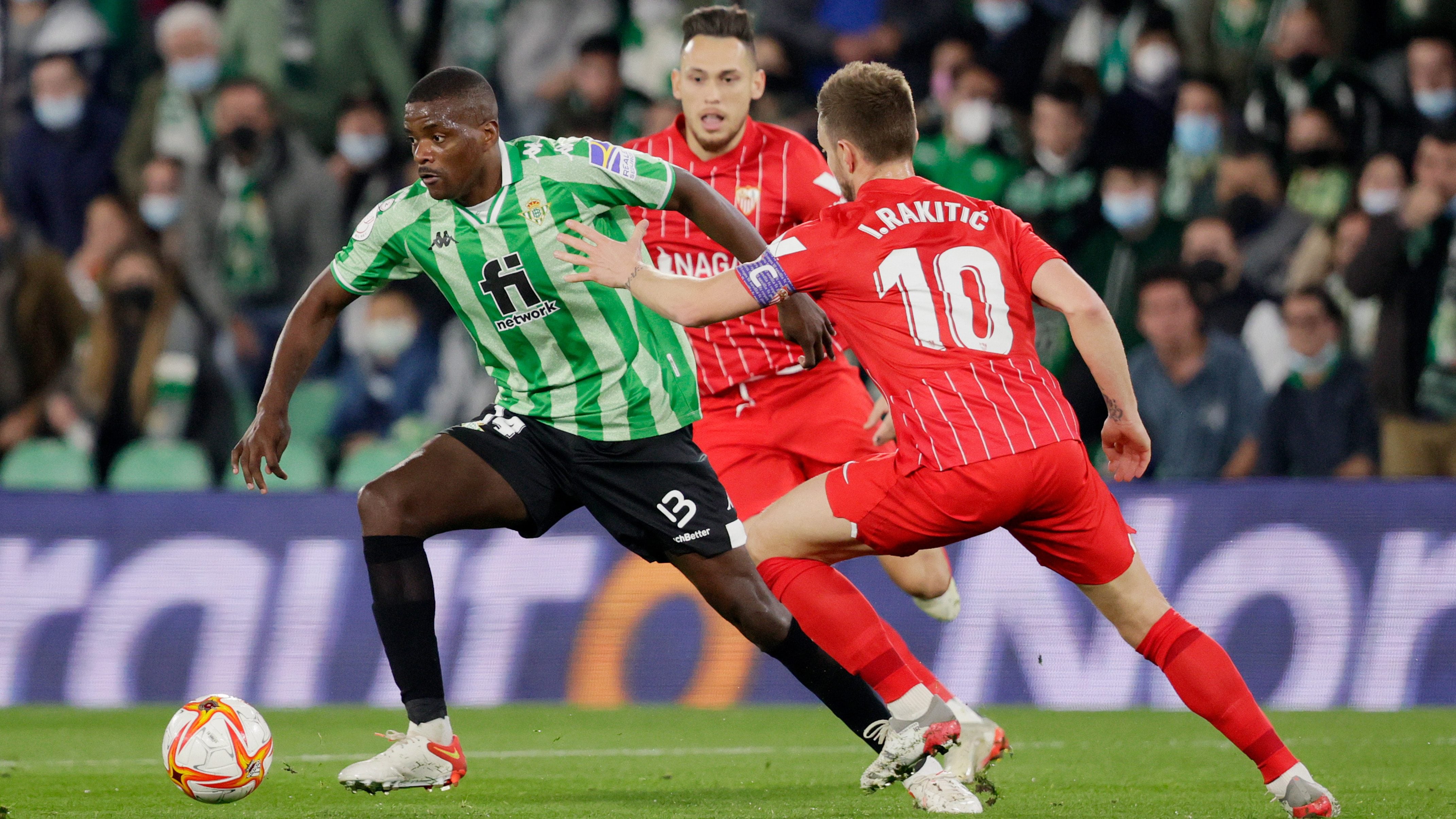 Derbi entre Betis y Sevilla fue suspendido por el lanzamiento de un objeto