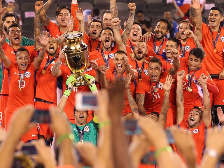 EAST RUTHERFORD, NEW JERSEY - JUNE 26: Chile players celebrate their victory at the trophy presentation after their penalty shoot out win during the Argentina Vs Chile Final match of the Copa America Centenario USA 2016 Tournament at MetLife Stadium on June 26, 2016 in East Rutherford, New Jersey. (Photo by Tim Clayton/Corbis via Getty Images)