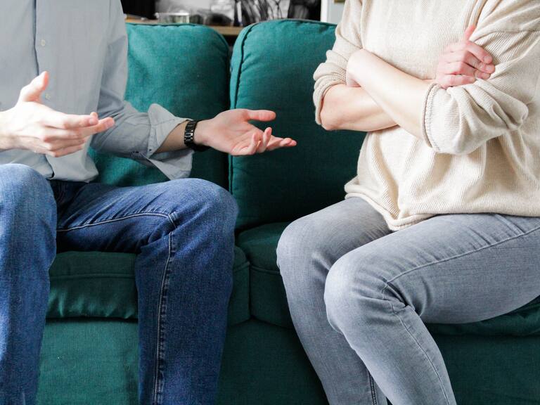 ¿Estás ignorando las "Red Flags" en tu relación? Psicólogo explica cómo las expectativas ocultas pueden destrozar tu relación