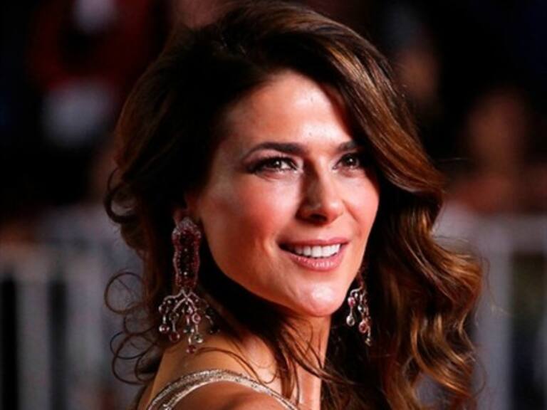 Tonka Tomicic deleitó a los televidentes con sensual traje de huasa