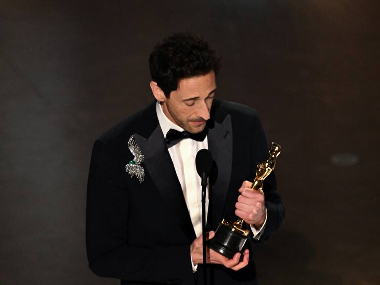 US actor Adrien Brody accepts the award for Best Actor in a Leading Role for "The Brutalist" during the 97th Annual Academy Awards at the Dolby Theatre in Hollywood, California on March 2, 2025. (Photo by Patrick T. Fallon / AFP) (Photo by PATRICK T. FALLON/AFP via Getty Images)