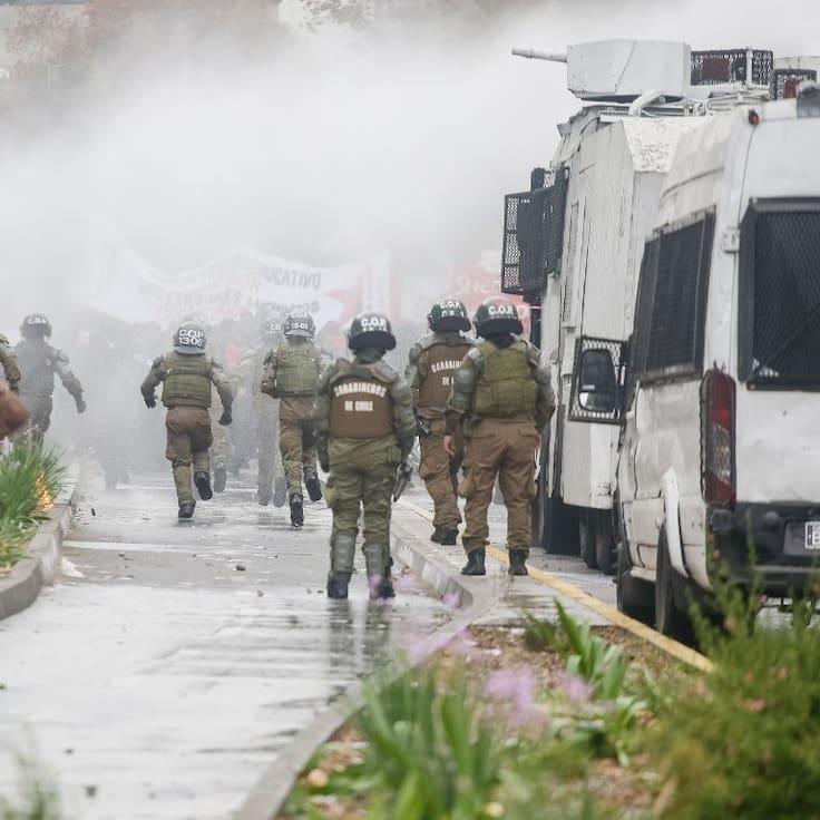 Marcha de estudiantes en vivo hoy en Santiago: incidentes, enfrentamientos y desvíos de tránsito