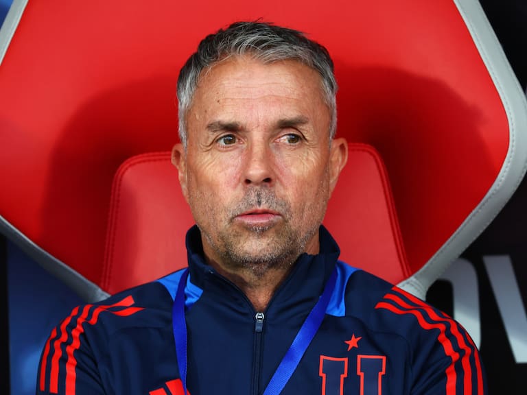 Para evitar una ilegalidad: el acuerdo que le permitirá a Gustavo Álvarez dejar la U de Chile