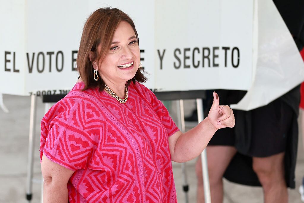 MEXICO CITY, MEXICO - JUNE 02: Presidential candidate Xóchitl Gálvez of the 'Fuerza y Corazón por México' coalition shows her inked fingerprint after casting her vote during the presidential elections at Escuela Primaria El Chamizal on June 02, 2024 in Mexico City, Mexico. According to the Instituto Nacional Electoral (INE) over 100 million people are allowed to vote on the 2024 Presidential Election in Mexico. Claudia Sheinbaum of the Sigamos Haciendo Historia coalition, Xochitl Galvez of Fuerza y Corazón por México coalition and Jorge Alvarez Maynez of Movimiento Ciudadano will participate as the candidates for the presidency. (Photo by Manuel Velasquez/Getty Images)