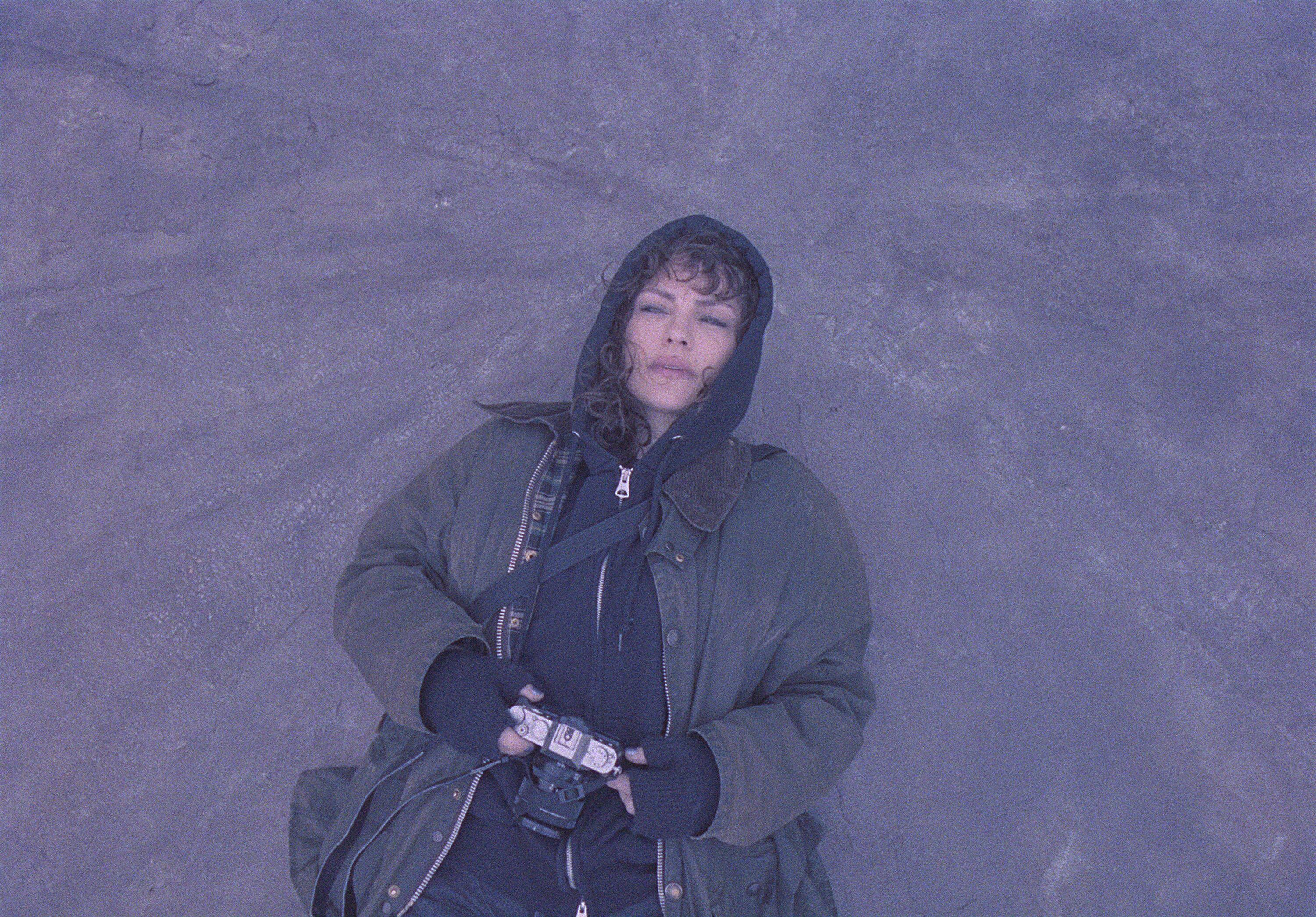 Mis Muertos Tristes. Dolores Fonsi as Carolina in Mis Muertos Tristes. Cr. Courtesy of Netflix ©2026