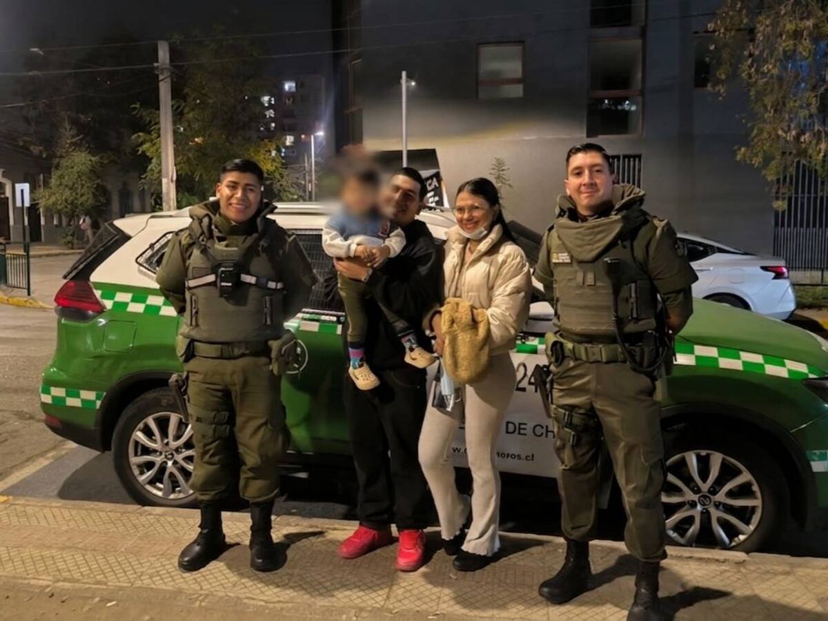 Carabineros salva a niño de casi 2 años que se asfixiaba tras atragantarse con un dulce en Plaza Baquedano