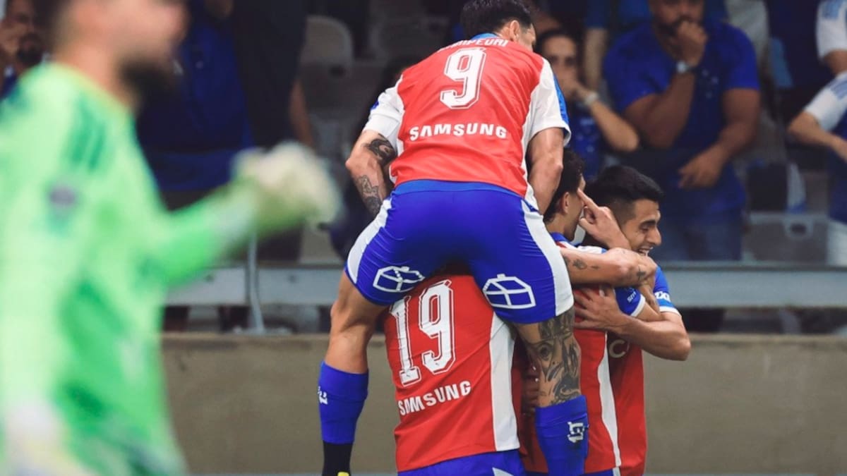Un gol para la historia: el tanto de Jimmy Martínez con que la UC derrotó a Cruzeiro en Brasil