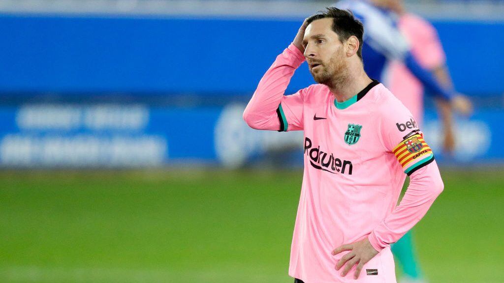 VITORIA GASTEIZ, SPAIN - OCTOBER 31: Lionel Messi of FC Barcelona  during the La Liga Santander  match between Deportivo Alaves v FC Barcelona at the Estadio de Mendizorroza on October 31, 2020 in Vitoria Gasteiz Spain (Photo by David S. Bustamante/Soccrates/Getty Images)
