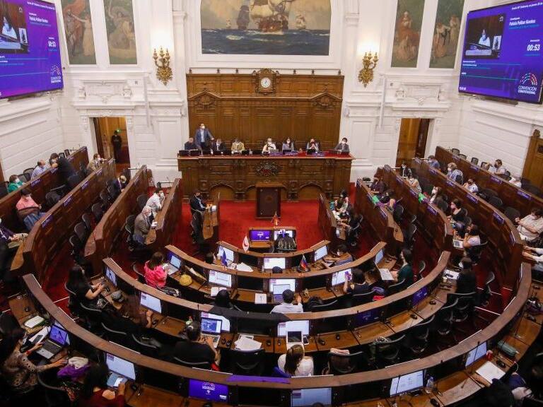 28 de Octubre de 2021 /SANTIAGOSesión del Pleno número 36 en el que se lleva acabo discucion del cronograma de trabajo de la Convención Constitucional , en la sede del Congreso Nacional de Santiago.
FOTO CRISTOBAL ESCOBAR /AGENCIAUNO