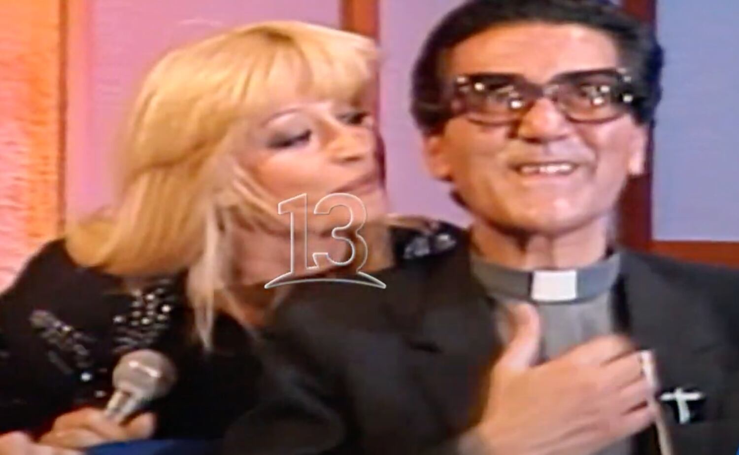 Raffaella Carrá en Chile junto al cura Hasbún