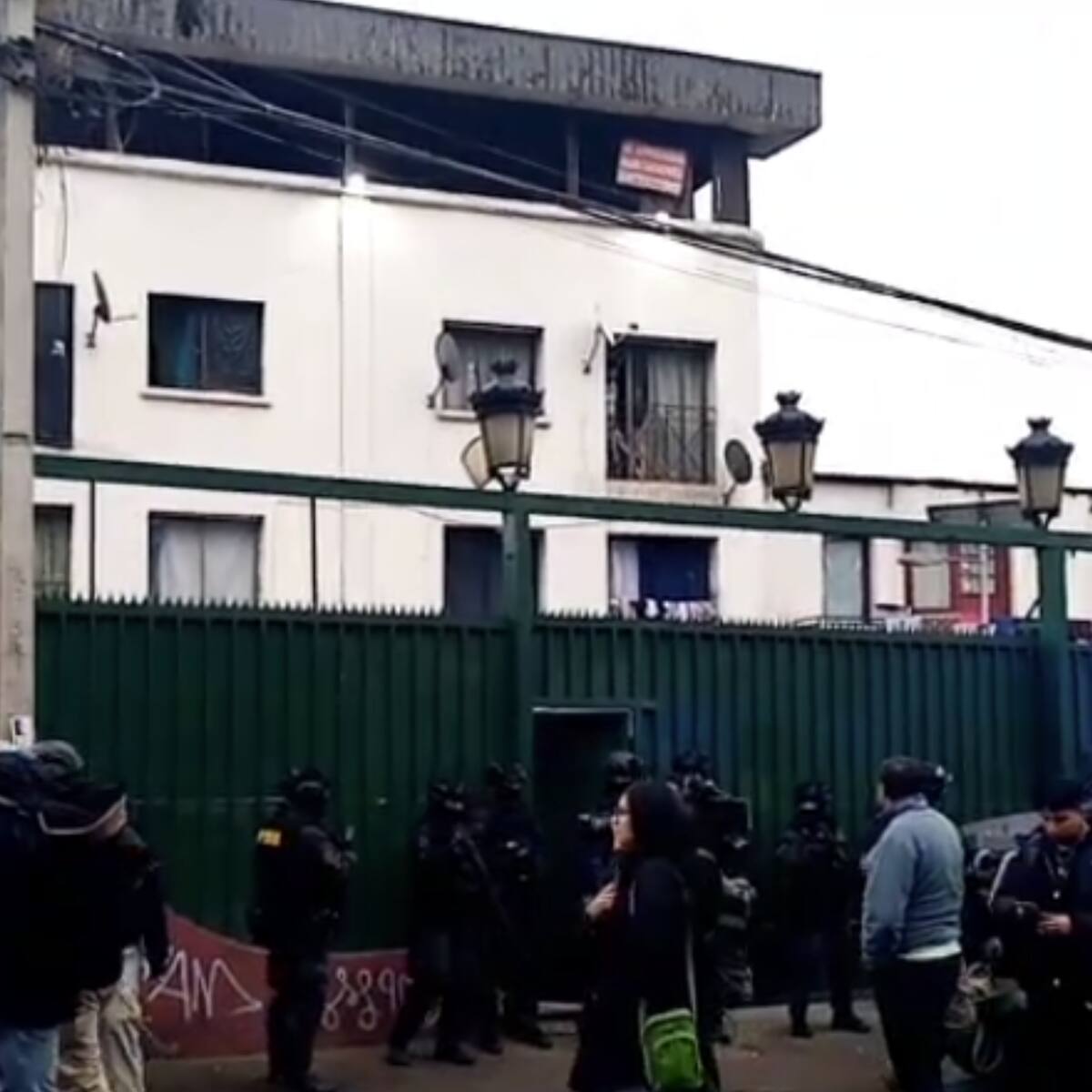 PDI allana cités en barrio Bellavista por caso de homicidio frustrado: detectan a 10 extranjeros irregulares