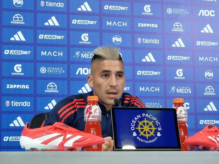 “Tenemos la presión porque estamos en casa”: Leandro Fernández afronta el debut de la U de Chile en Copa Libertadores
