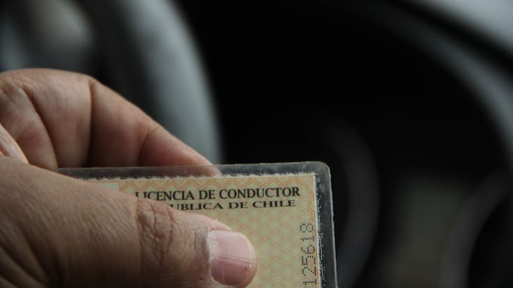 Detienen a sujeto por venta de licencias de conducir falsas frente a municipalidad de Lo Prado: las ofrecía por redes sociales