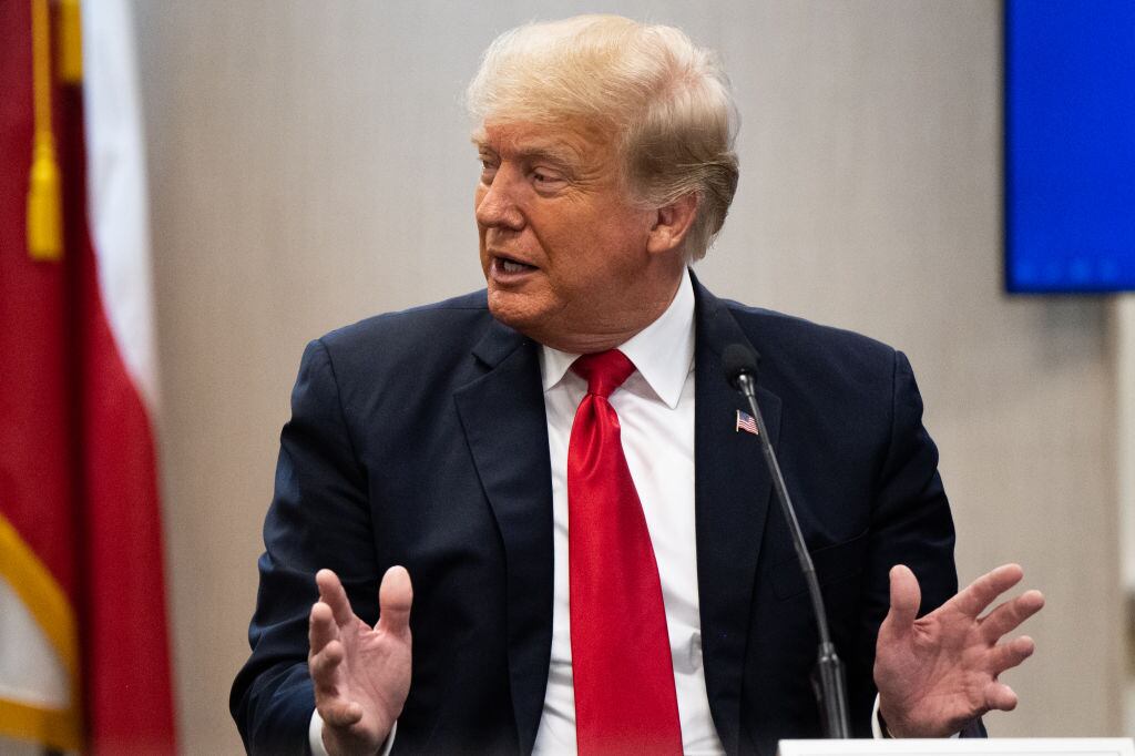 Donald Trump dando un discurso en un acto en Texas