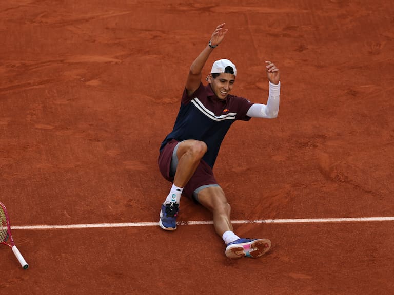 ¡Notable! Tabilo logra histórica victoria en Roland Garros y avanza por primera vez a la cuarta ronda de un Grand Slam