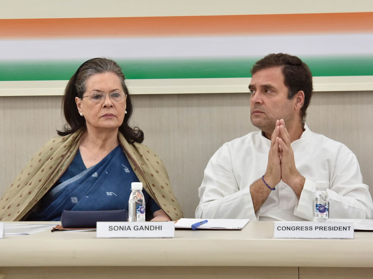 Policía india denuncia por corrupción a Sonia y Rahul Gandhi en medio de tensión política