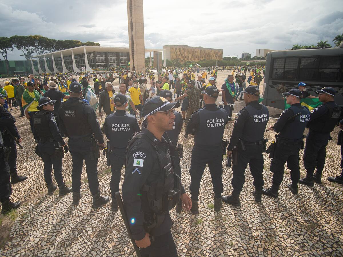 Milei entrega a Brasil la lista de los bolsonaristas fugados luego del intento de golpe de Estado