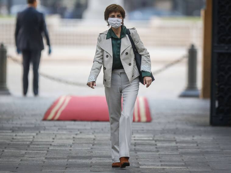 4 de mayo del 2020/SANTIAGOPaula Daza, Subsecretaria de Salud llega al Palacio de La Moneda, para participar de comité de emergencia por el covid 19 que se realiza diariamente, liderado por el Presidente de la Republica.
FOTO: SEBASTIAN BELTRAN GAETE/AGENCIAUNO