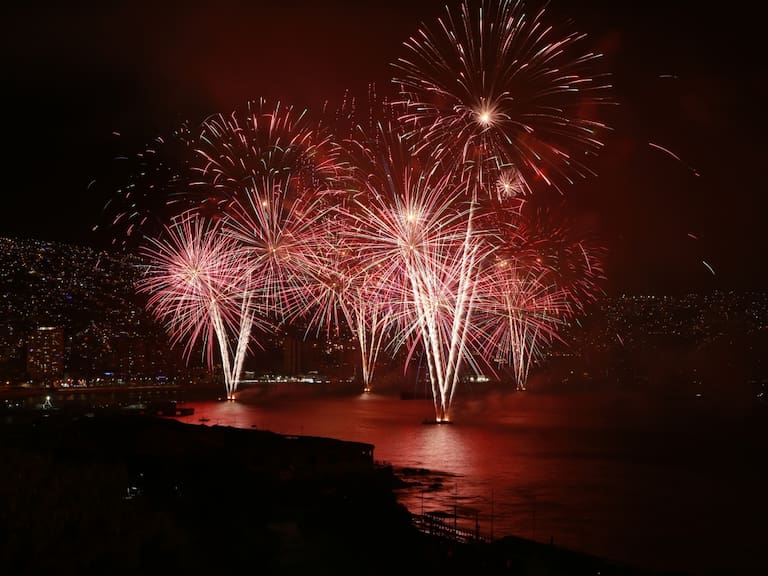 Año Nuevo 2026: estas son todas las comunas de Chile que tendrán shows de drones y fuegos artificiales