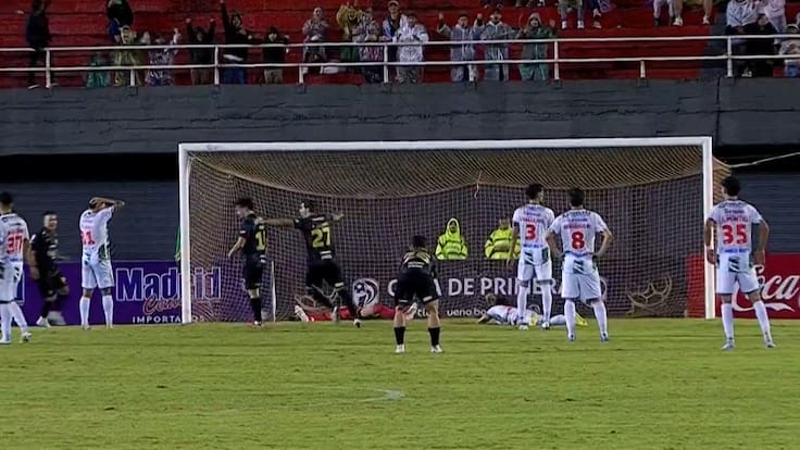 El surrealista gol en la Copa de Paraguay que dio la vuelta al mundo