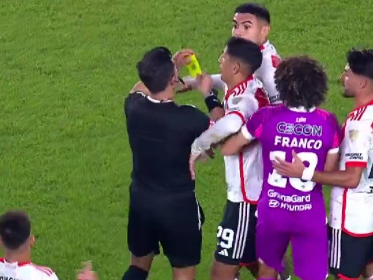 Paulo Díaz se enfurece contra Piero Maza debido al arbitraje del juez chileno en el duelo entre River Plate y Libertad