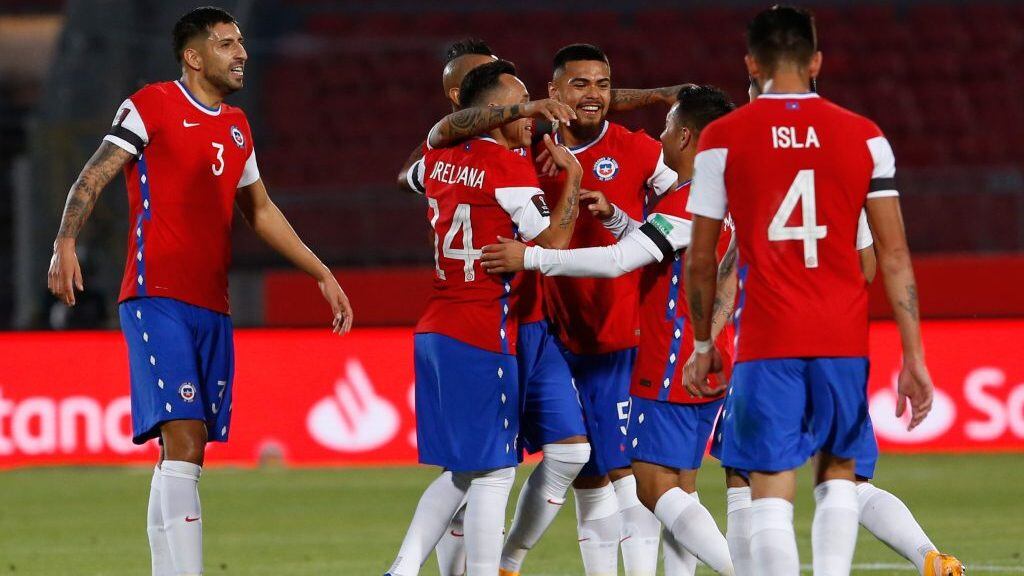 13 de Noviembre del 2020/SANTIAGOArturo Vidal celebra su primer gol y el 1 a 0 de Chile ,durante el partido valido por la Fase de Grupos 3/18 por la clasificación de Conmebol para la Copa Mundial de Fútbol Qatar 2022, entre Chile vs Peru, disputado en el Estadio Nacional.
FOTO:FRANCISCO LONGA/AGENCIAUNO